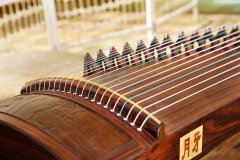 如何挑选古筝，初学者该从哪几个方面挑选古筝